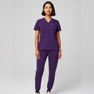 Fabletics scrub set